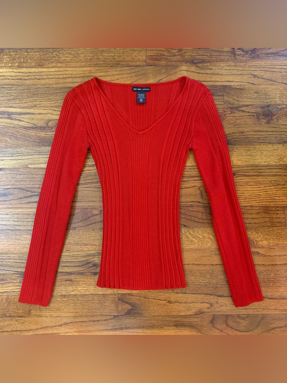New York & Co. Red Ribbed LS Sweater Blouse
Size XS 0 - 2
V Neck
70% Acrylic 30%